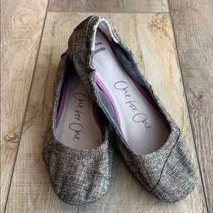 Toms Flats - barely worn!!